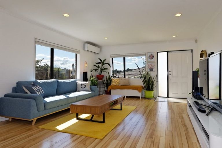 Photo of property in 9 Exotic Place, Massey, Auckland, 0614