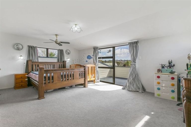 Photo of property in 203 Luckens Road, West Harbour, Auckland, 0618