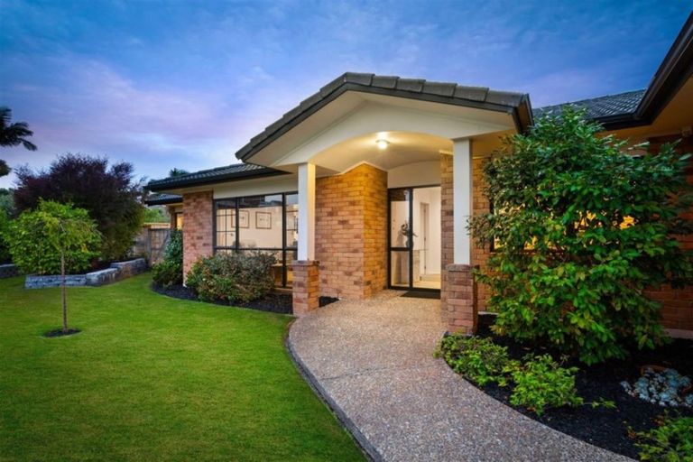 Photo of property in 30 Hercules Drive, Henderson, Auckland, 0612