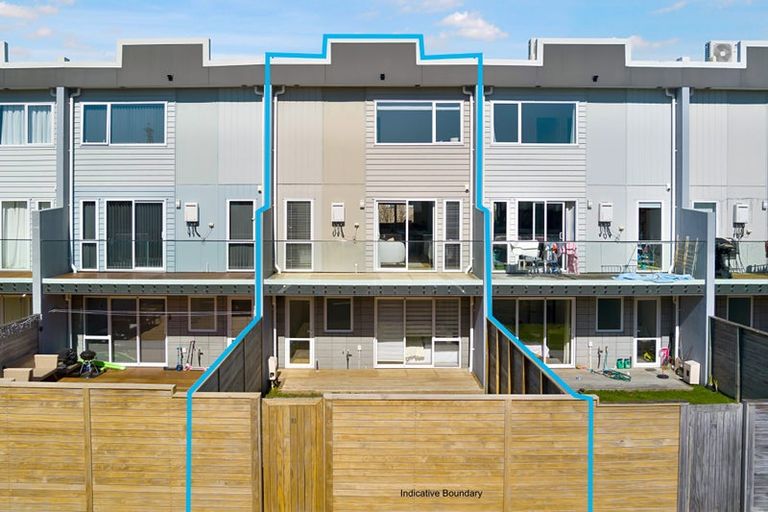 Photo of property in 81 Bordeaux Parade, Te Atatu South, Auckland, 0610