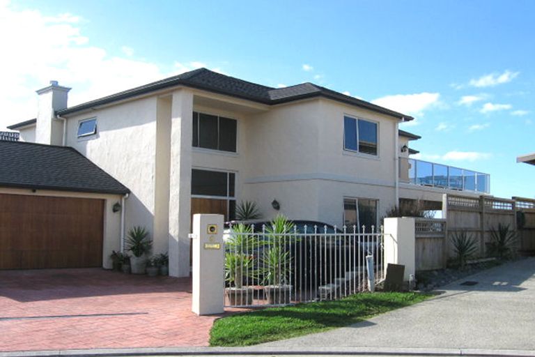 Photo of property in 6 Kawai Rise, Te Atatu Peninsula, Auckland, 0610