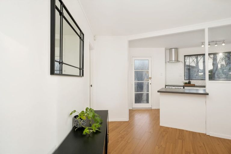 Photo of property in 5 Mckinley Road, Sunnyvale, Auckland, 0612