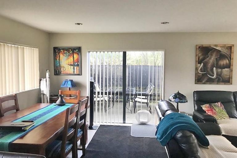 Photo of property in 39 Riverglade Parkway, Te Atatu South, Auckland, 0610