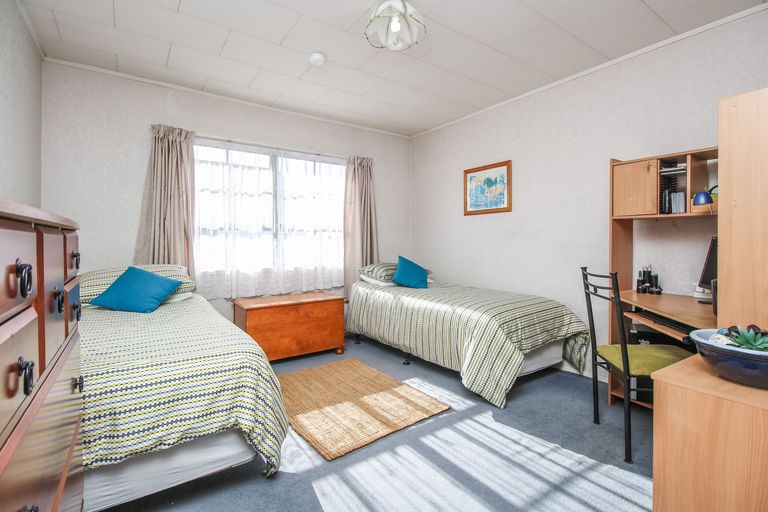 Photo of property in 28 Holmes Drive South, Massey, Auckland, 0614