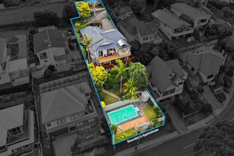 Photo of property in 1/5 Colmar Road, Mellons Bay, Auckland, 2014