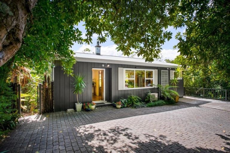 Photo of property in 169 Scenic Drive, Titirangi, Auckland, 0604