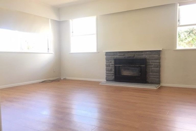 Photo of property in 4 Gill Avenue, Te Atatu Peninsula, Auckland, 0610