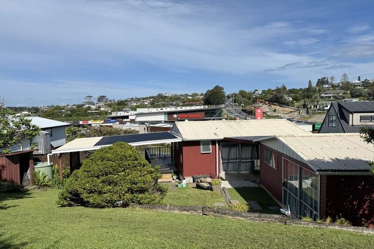 Photo of property in 4 Beverley Road, Stanmore Bay, Whangaparaoa, 0932
