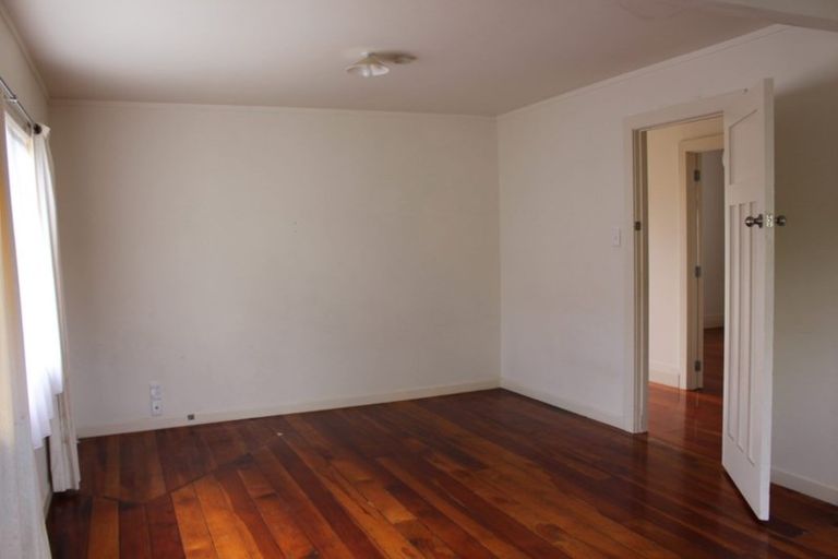 Photo of property in 7 Oates Road, Glen Eden, Auckland, 0602
