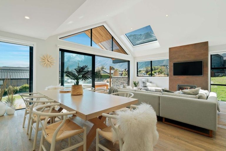 Photo of property in 16 Mcgibbon Lane, Jacks Point, 9371