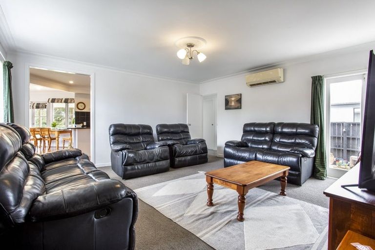 Photo of property in 52 Awaroa Road, Helensville, 0800