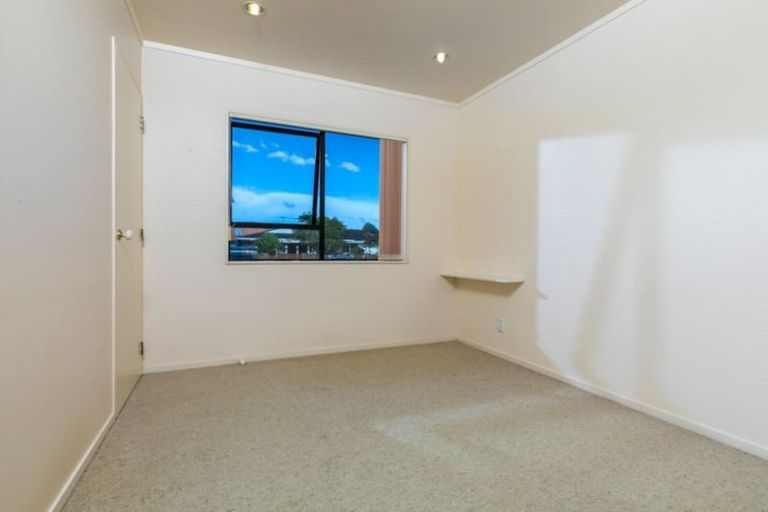 Photo of property in 6 Nukumea Common, Orewa, 0931