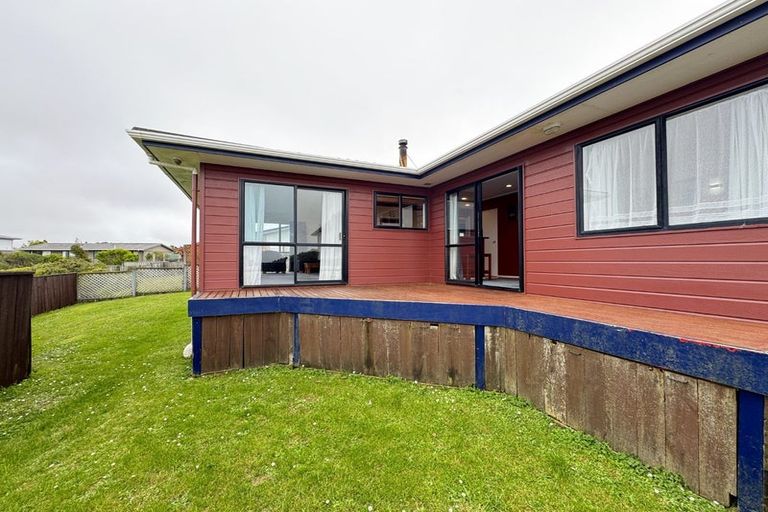 Photo of property in 16 Cathie Place, Karori, Wellington, 6012