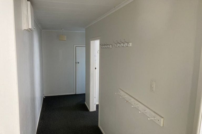 Photo of property in 87 Queens Drive, Lyall Bay, Wellington, 6022