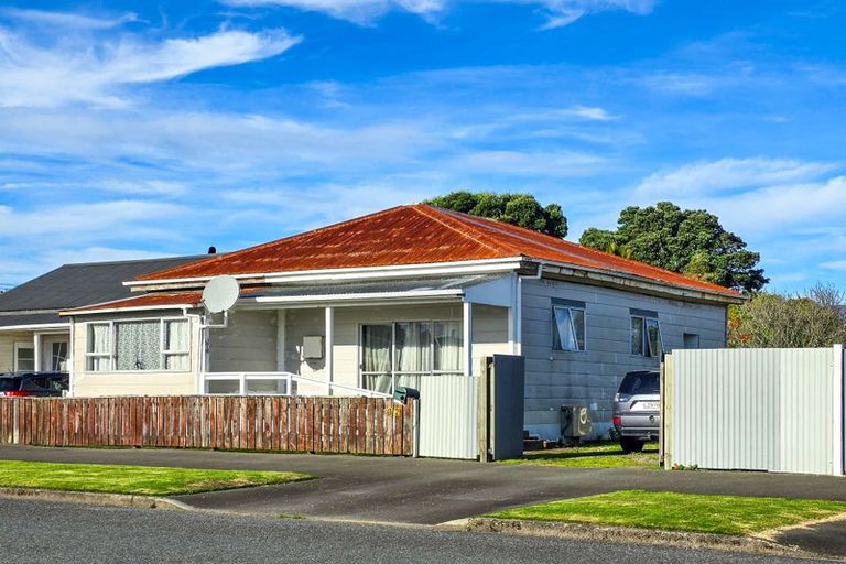 Photo of property in 32 Cobden Street, Westport, 7825