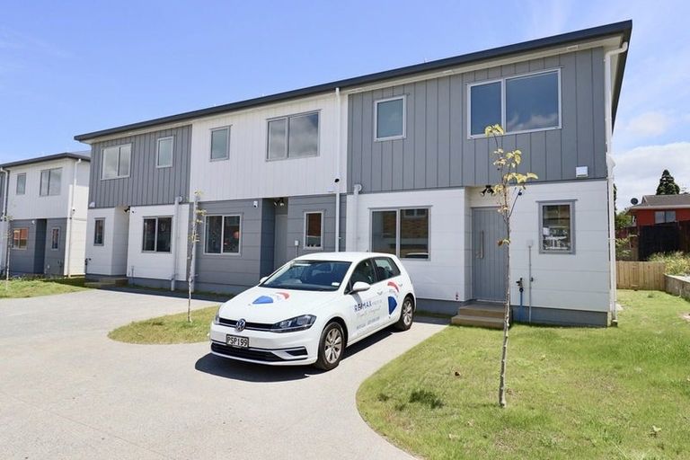 Photo of property in 70 Clevedon Road, Papakura, 2110