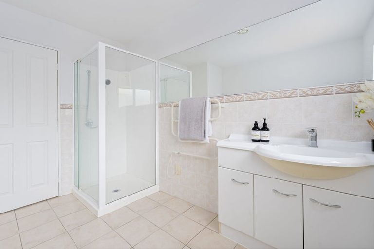 Photo of property in 2 Ferngrove Avenue, Ranui, Auckland, 0612