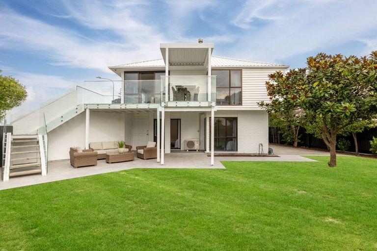 Photo of property in 11 Beachville Road, Redcliffs, Christchurch, 8081