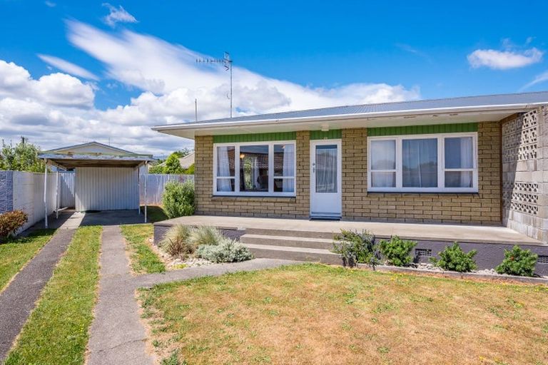 Photo of property in 2 Windsor Place, Levin, 5510