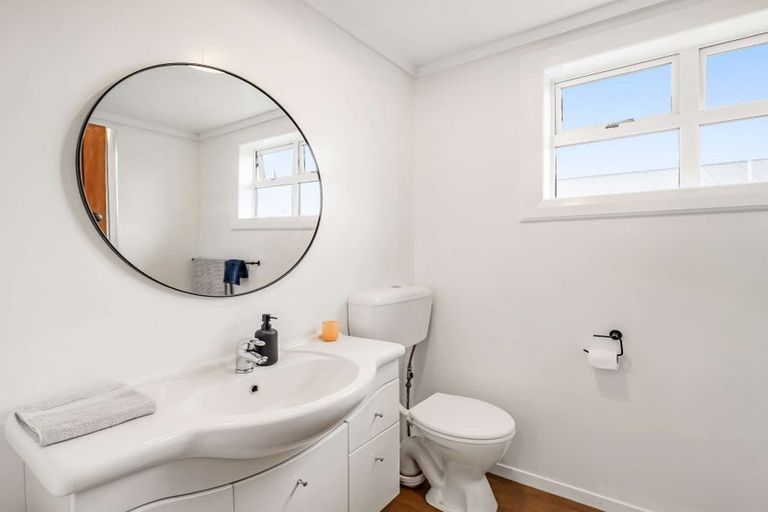 Photo of property in 8 Chelwood Street, Takaro, Palmerston North, 4412