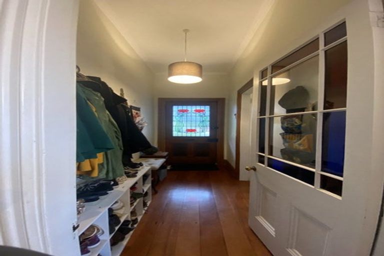 Photo of property in 1 Maungaraki Road, Korokoro, Lower Hutt, 5012