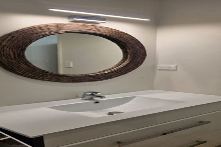 Photo of property in 5 Hazel Glen, Bayview, Auckland, 0629