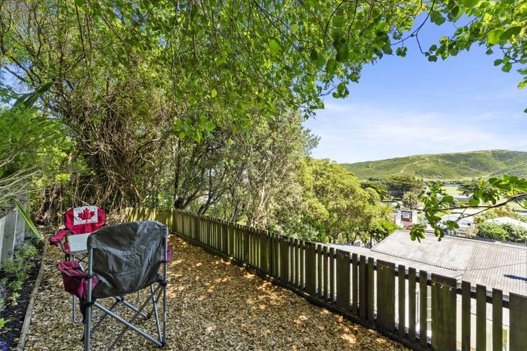 Photo of property in 74 Mana Esplanade, Paremata, Porirua, 5026