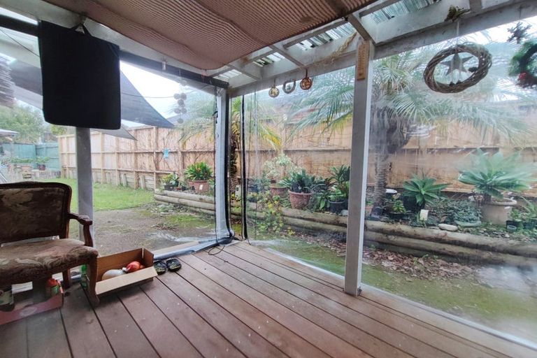 Photo of property in 3 Queen Natalie Place, Massey, Auckland, 0614