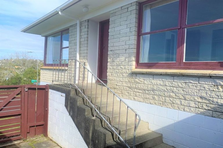Photo of property in 1/17 Orton Street, Glenfield, Auckland, 0627