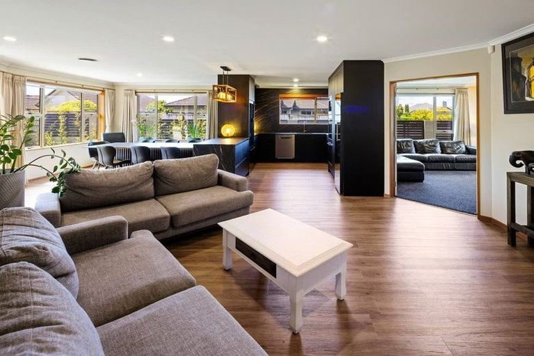 Photo of property in 18 Gibbston Close, Huntington, Hamilton, 3210