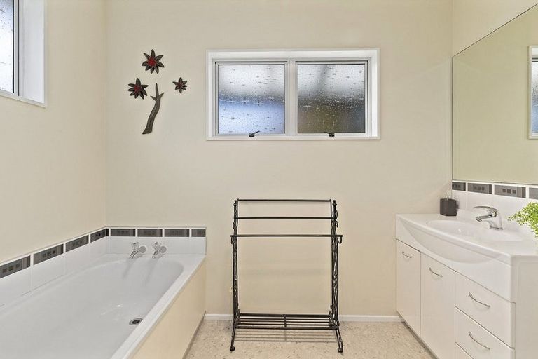 Photo of property in 3 Solander Place, Whitby, Porirua, 5024