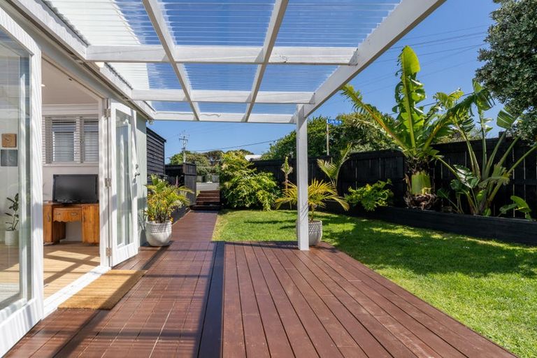 Photo of property in 21 Government Road, Raglan, 3225