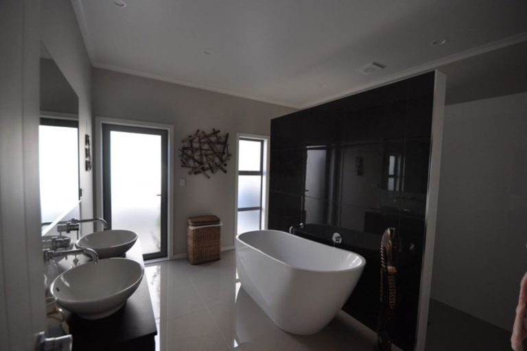 Photo of property in 125 Motu Hei, Pauanui, Hikuai, 3579