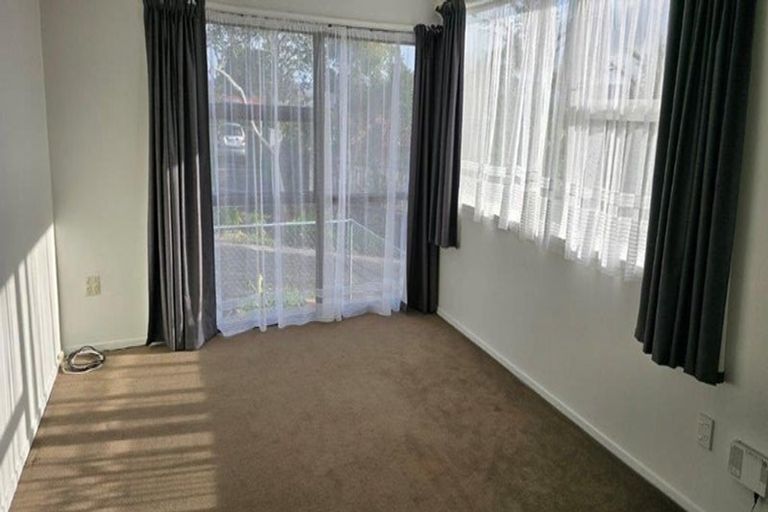 Photo of property in 1/37 Kirrie Avenue, Te Atatu South, Auckland, 0610