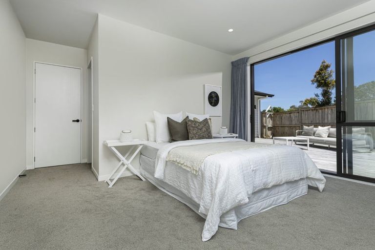 Photo of property in 1 Mcindoe Road, Kumeu, 0810