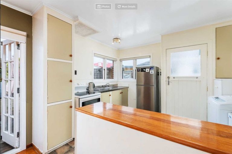 Photo of property in 9 Paton Avenue, Te Atatu South, Auckland, 0610