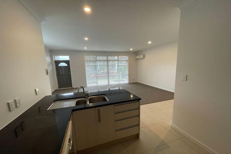 Photo of property in 1/44 Carlos Drive, Flat Bush, Auckland, 2016