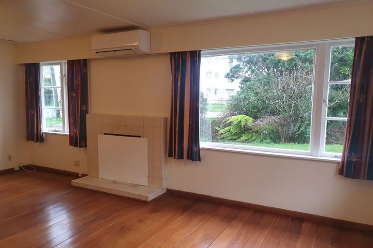 Photo of property in 70 Broderick Road, Johnsonville, Wellington, 6037