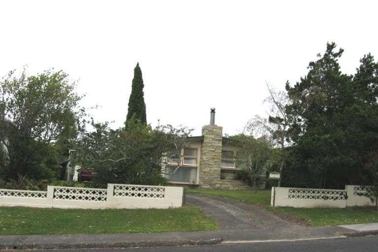 Photo of property in 4 Lyford Crescent, Sunnynook, Auckland, 0620