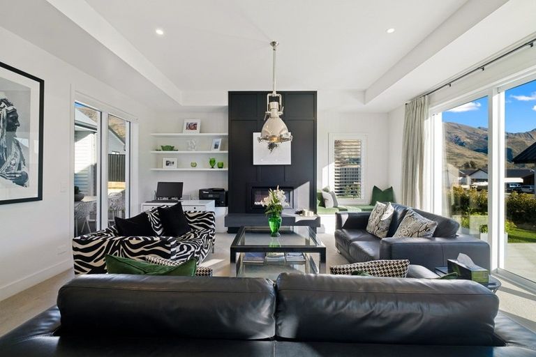 Photo of property in 33 Little Alpha Loop, Wanaka, 9305