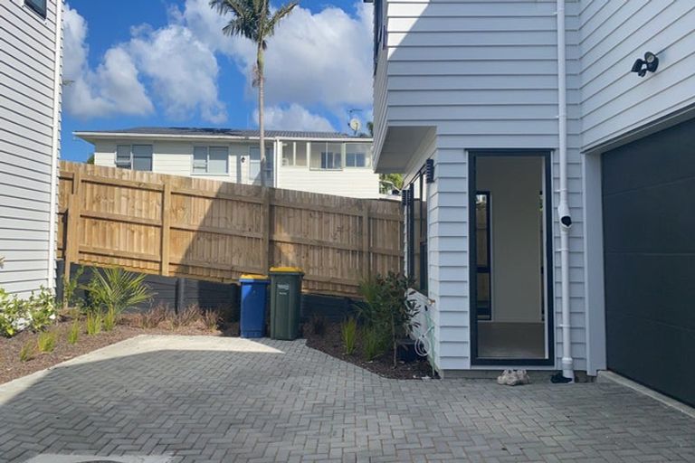 Photo of property in 37a Allington Road, Massey, Auckland, 0614