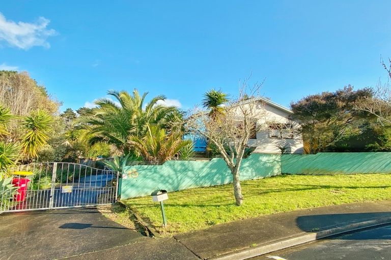 Photo of property in 15 Moxham Grove, Massey, Auckland, 0614