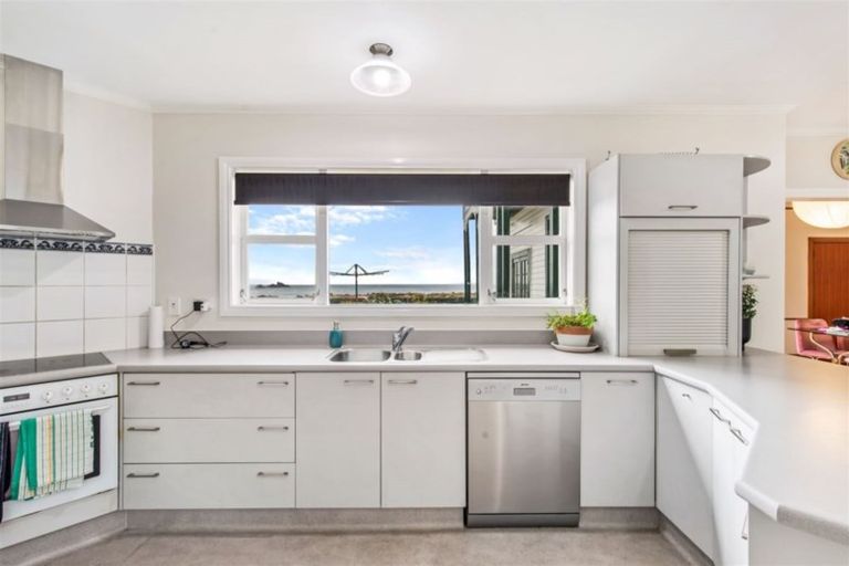 Photo of property in 346 The Esplanade, Island Bay, Wellington, 6023
