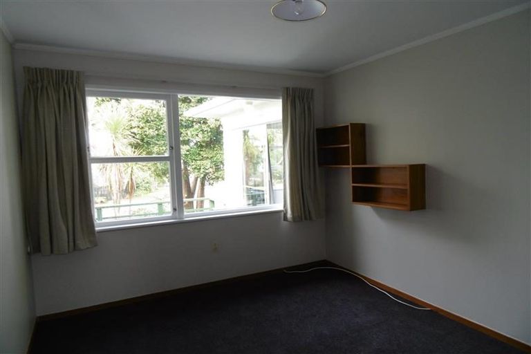 Photo of property in 9 Valkyria Place, Beach Haven, Auckland, 0626
