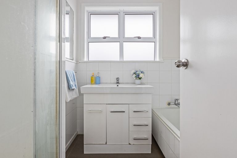 Photo of property in 29 Lavinia Crescent, Mangere East, Auckland, 2024