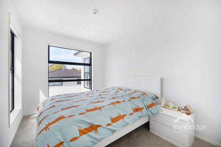 Photo of property in 21a Sovereign Place, Glenfield, Auckland, 0629