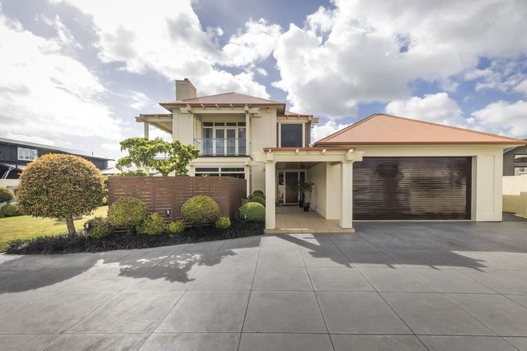 Photo of property in 7 Fairway Grove, Hokowhitu, Palmerston North, 4410