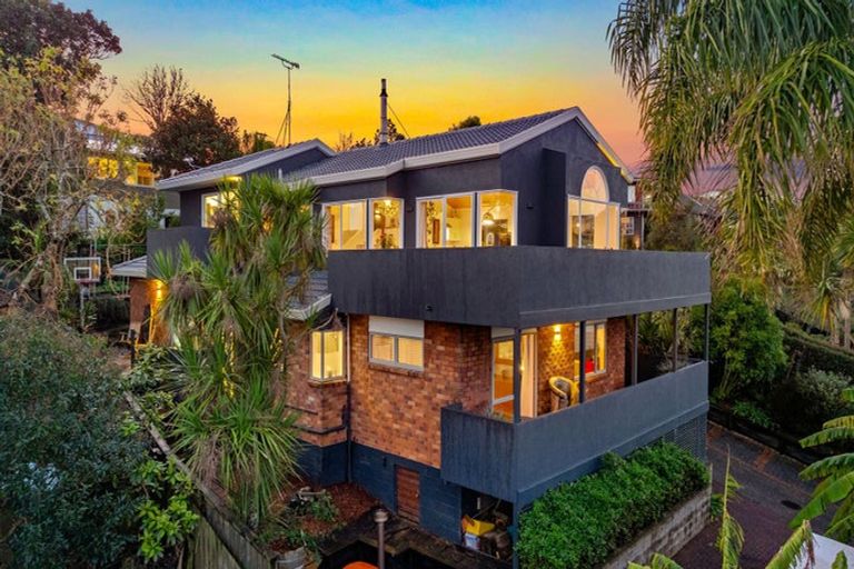 Photo of property in 2/962 Beach Road, Torbay, Auckland, 0630