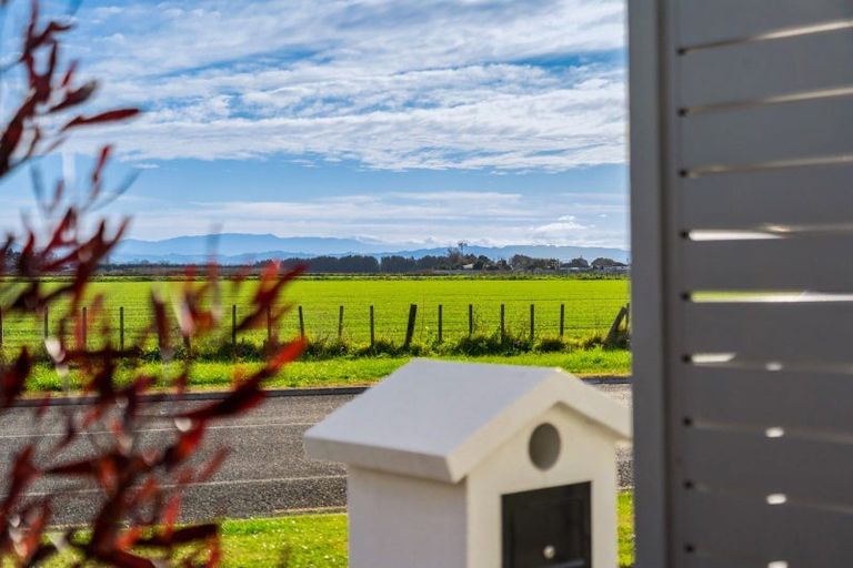 Photo of property in 102 Eriksen Road, Te Awa, Napier, 4110