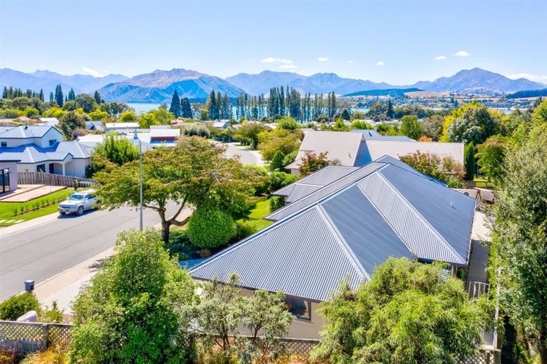 Photo of property in 72 Meadowstone Drive, Wanaka, 9305